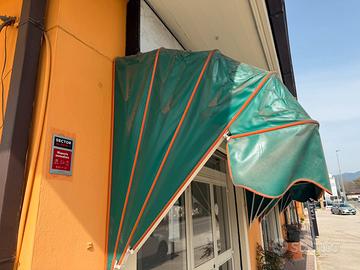 Tende da esterno apribili.