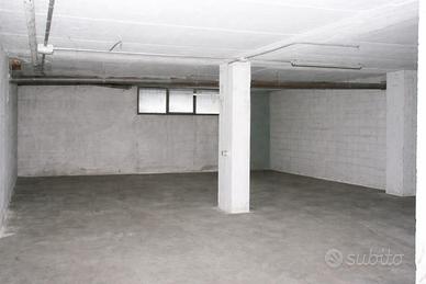 Magazzino 110 mq a Nova Milanese
