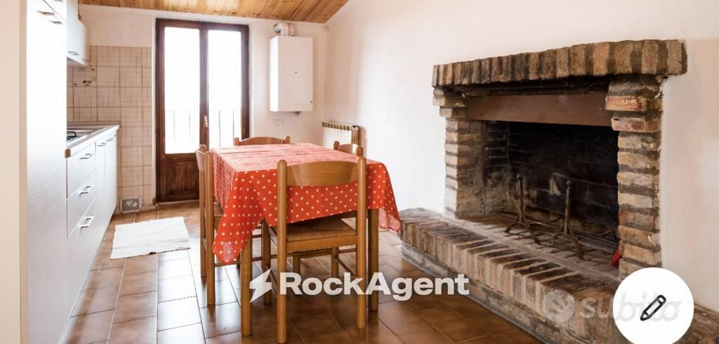 Rustico / Casale di 140 m² con più di 5 locali a U - Vista 5