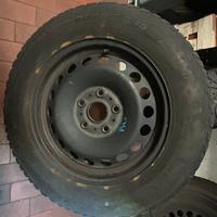4 cerchi con gomme invernali “pirelli”