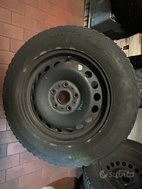 4 cerchi con gomme invernali “pirelli”