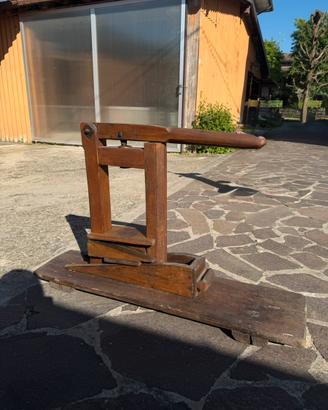 Antica tappatrice manuale in legno