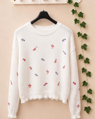 maglione con fiori ricamati
