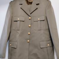 completo uomo disponibile in tre taglie 