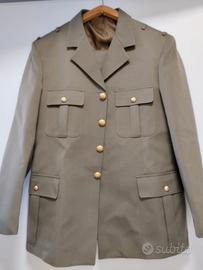 completo uomo disponibile in tre taglie 