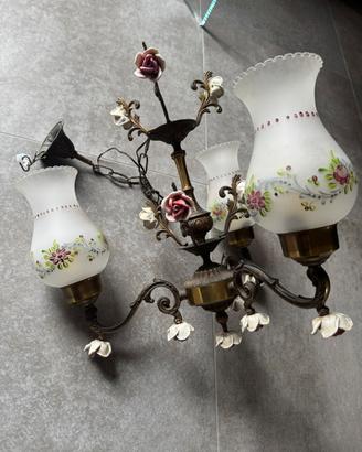 Lampadario in ottone vetro dipinto a mano e rose