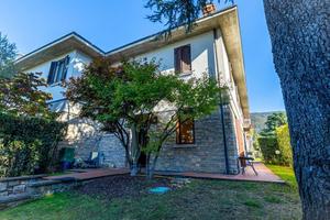 VILLA A SCHIERA D'ANGOLO A BRESCIA