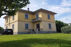 Villa di 333 m² con più di 5 locali e box auto dop