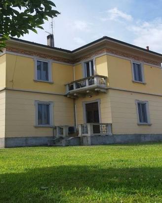 Villa di 333 m² con più di 5 locali e box auto dop