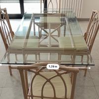 Tavolo e sedie vintage.