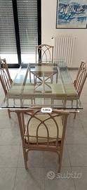 Tavolo e sedie vintage.