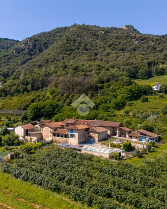 CASA SEMINDIPENDENTE A REVELLO
