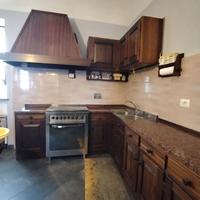 cucina in legno e granito 