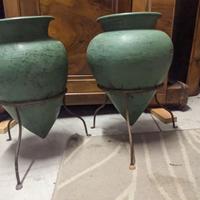 Vasi verdi con gamme in ferro