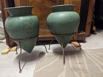 Vasi verdi con gamme in ferro