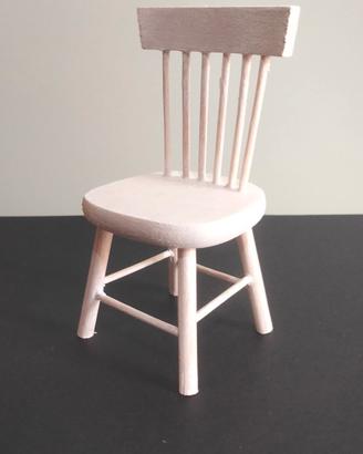 Sedia in legno in miniatura 