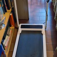 Tapis roulant motorizzato e richiudibile, con tele