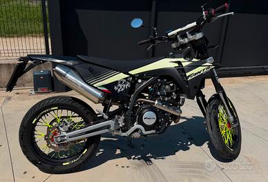 Fantic Motor XMF 125 motard.