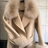 Cappotto in cashmere con collo e polsini in pellic
