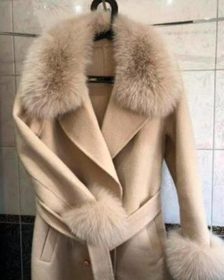 Cappotto in cashmere con collo e polsini in pellic