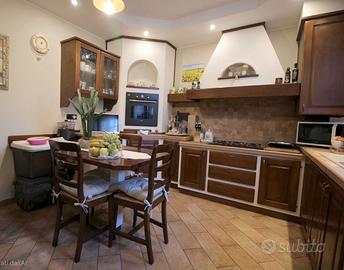 Cucina in vero legno massello