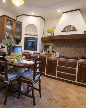 Cucina in vero legno massello