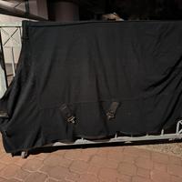 Coperta cavallo in pile con cinghie sottopancia 