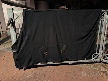 Coperta cavallo in pile con cinghie sottopancia 