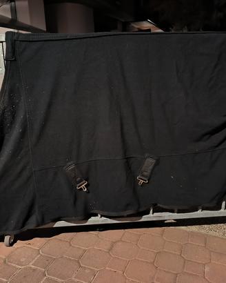 Coperta cavallo in pile con cinghie sottopancia 