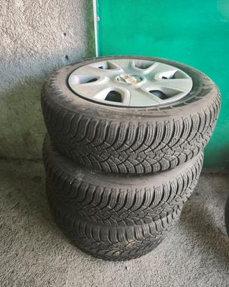 Gomme auto Clio 4 serie con copricerchi