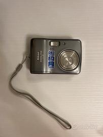 Macchina fotografica Nikon Coolpix L2 (2006)