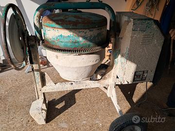 Betoniera edile con motore elettrico