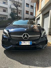 Mercedes-Benz A 200d Premium AMG