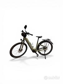 bici elettrica Cube 800watt motore Bosch taglia xs