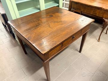 Tavolo antico in legno con cassetto