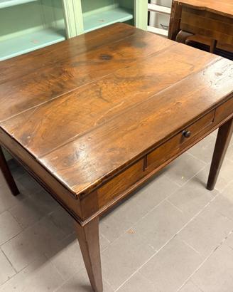 Tavolo antico in legno con cassetto