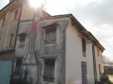 Terreno zona centrale + rustico Caerano S. Marco