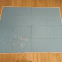 Tovaglia in Cotone Azzurro con Bordo in Merletto