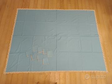 Tovaglia in Cotone Azzurro con Bordo in Merletto