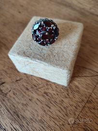 anello argento con granati incastonati