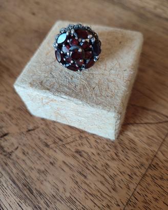 anello argento con granati incastonati