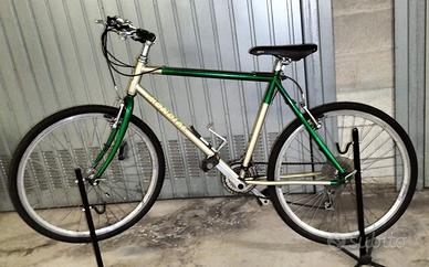 MTB con supporti e pompa gonfiaggio gomme