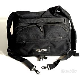 Borsa Nikon nera in plastica rinforzata