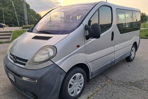VIVARO 6 POSTI AUTOCARRO