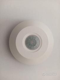 ILLUMINATORE A LED INNOVATIVO CON SENSORE DI MOVIM