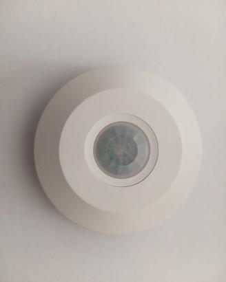 ILLUMINATORE A LED INNOVATIVO CON SENSORE DI MOVIM