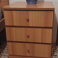 Letto singolo e comodino