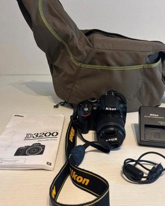 Nikon D3200, obiettivo 18-55 mm, kit completo