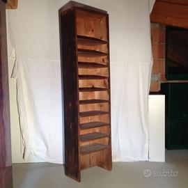 Antico scaffale in larice