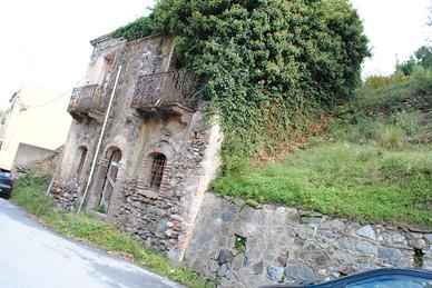 Rudere con progetto approvato + terreno edificabil